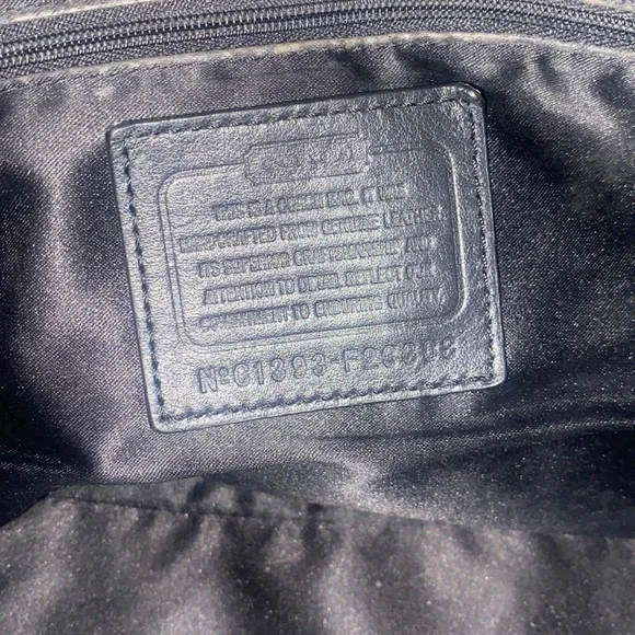 Coach F23308 black leather pleated purse with gold hardware - Picture 9 of 11